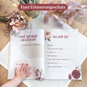 Erinnerungsalbum für Babys mit personalisierbaren Seiten, in denen wichtige Details wie Geburtsgewicht und Fußabdrücke festgehalten werden können.